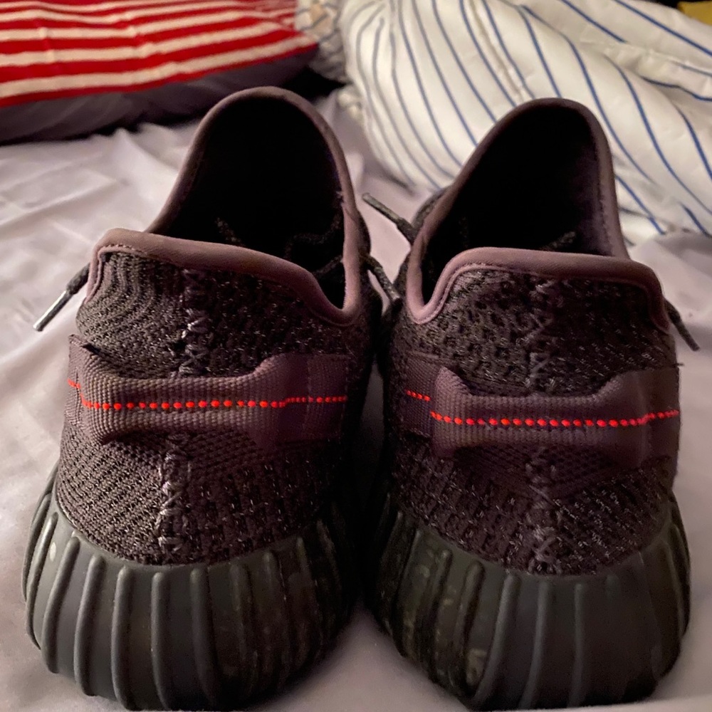 Yezzys 350 reflective black